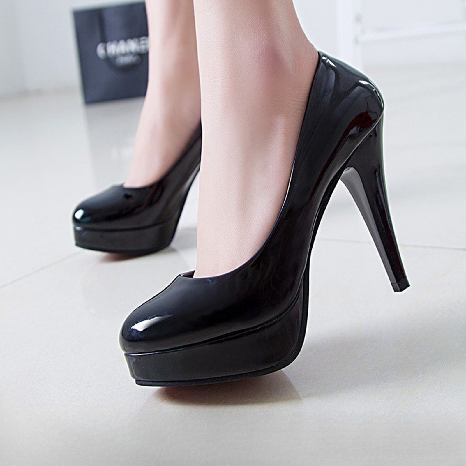 Game Genshin Impact Clorinde X Luckin Coffee Cosplay Costumes